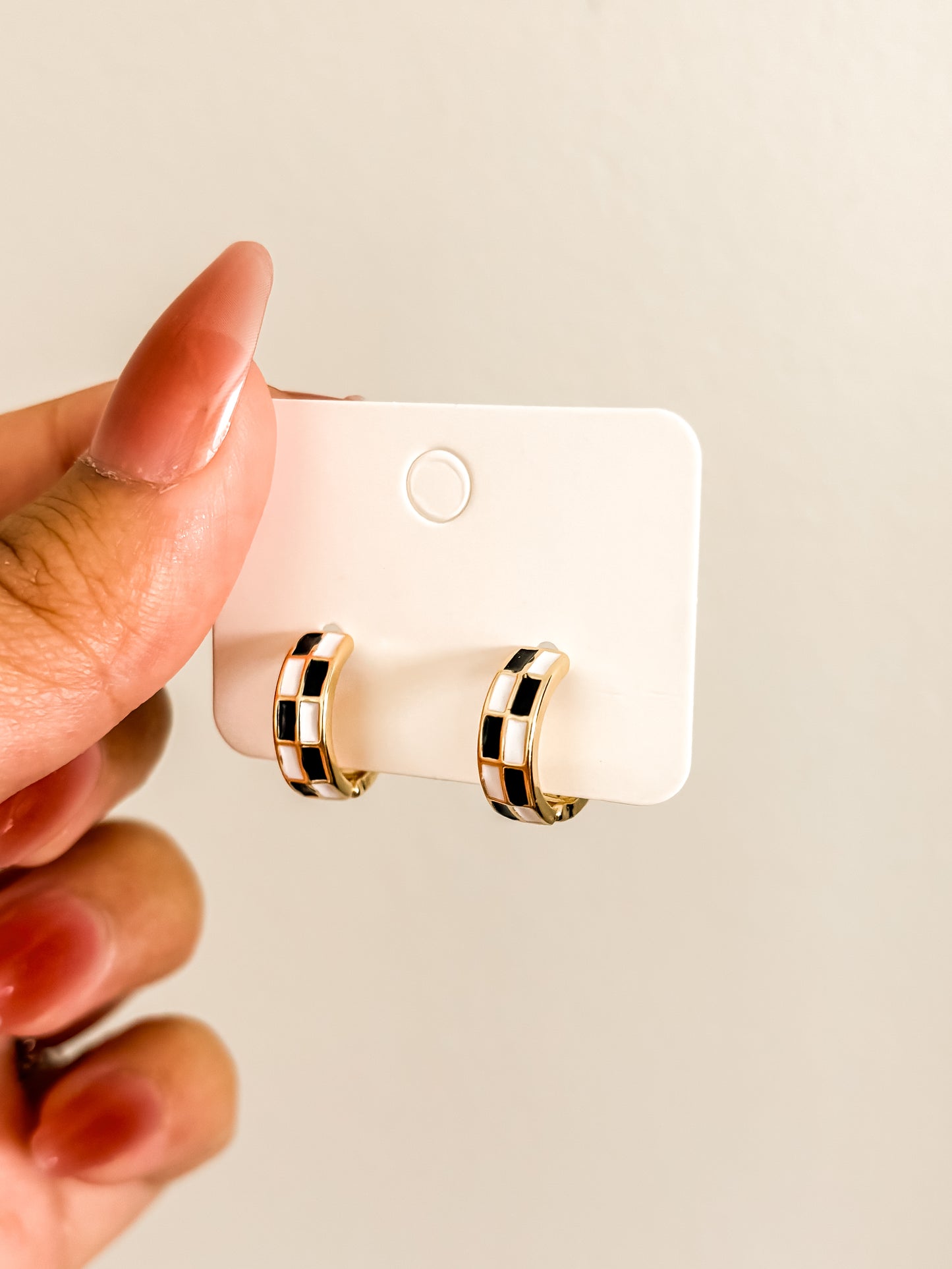 Checkers | 18K GP Huggie Hoops