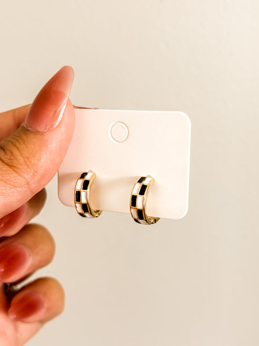 Checkers | 18K GP Huggie Hoops
